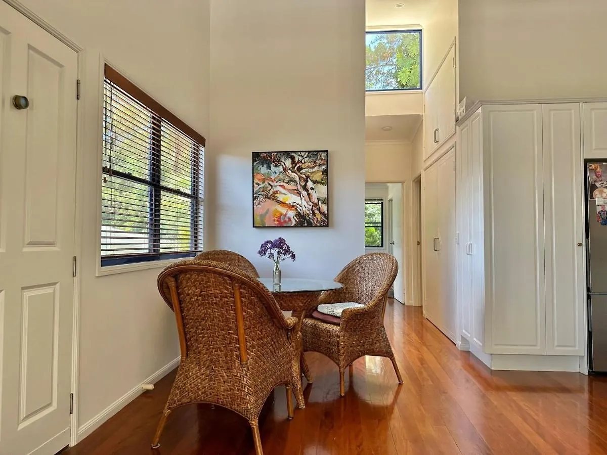 Unit 3 Kookaburra Lodge 8 Little Cove Road Little Cove Noosa Heads Apartment